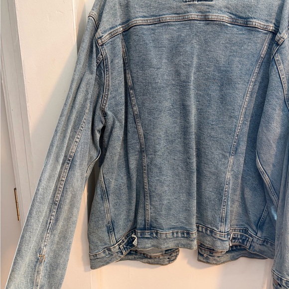 Levi's Classic Blue Denim Trucker Jacket - Picture 12 of 13